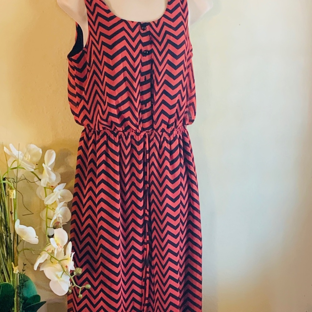 Pink & black chevron dress size 8 long & flowy
